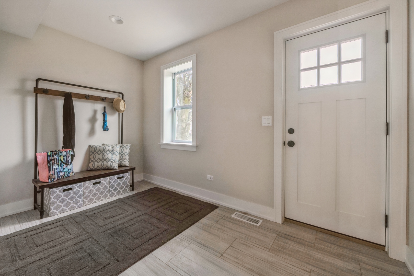 5311 W Belle Plaine Avenue, Chicago, IL 60641