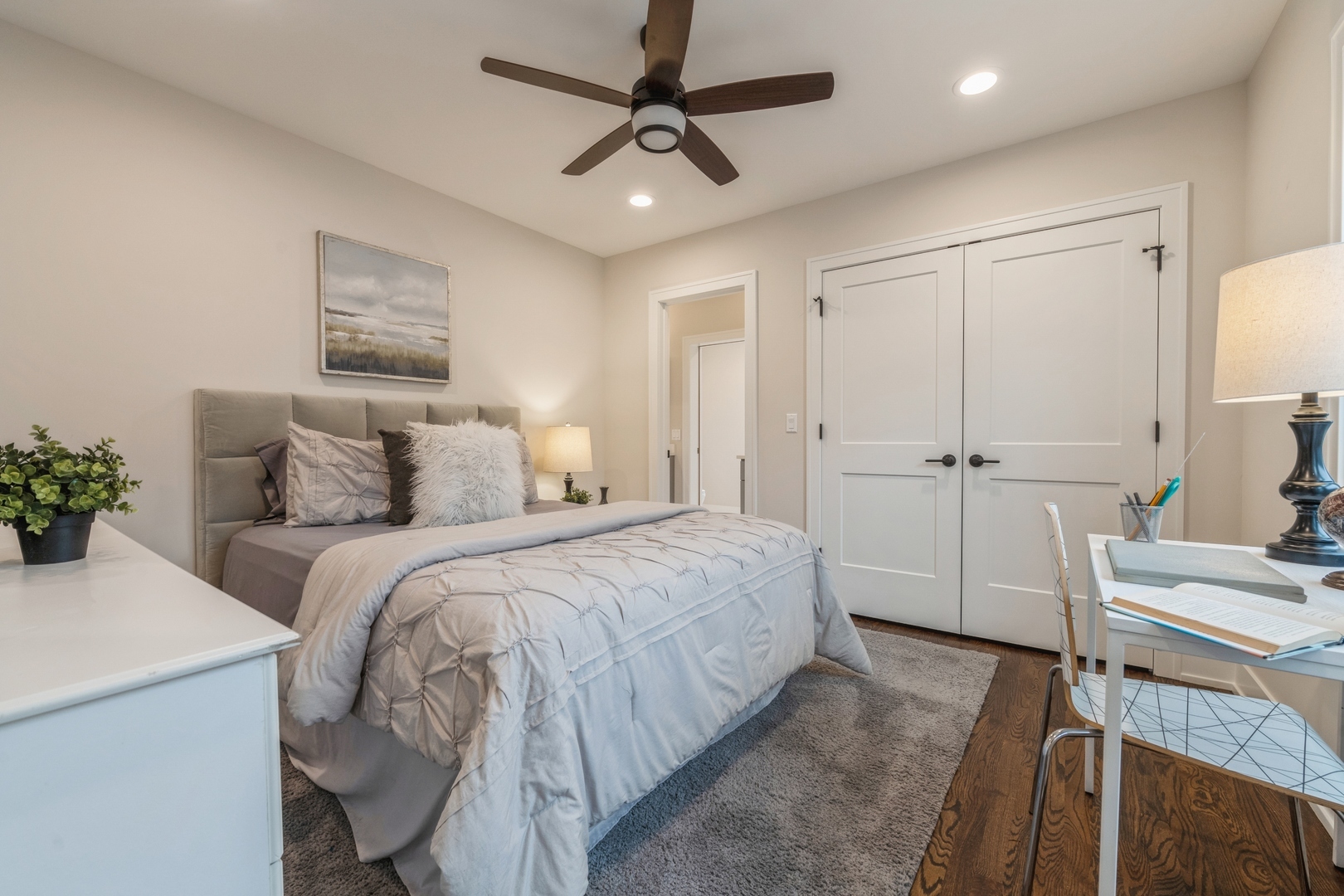 5311 W Belle Plaine Avenue, Chicago, IL 60641