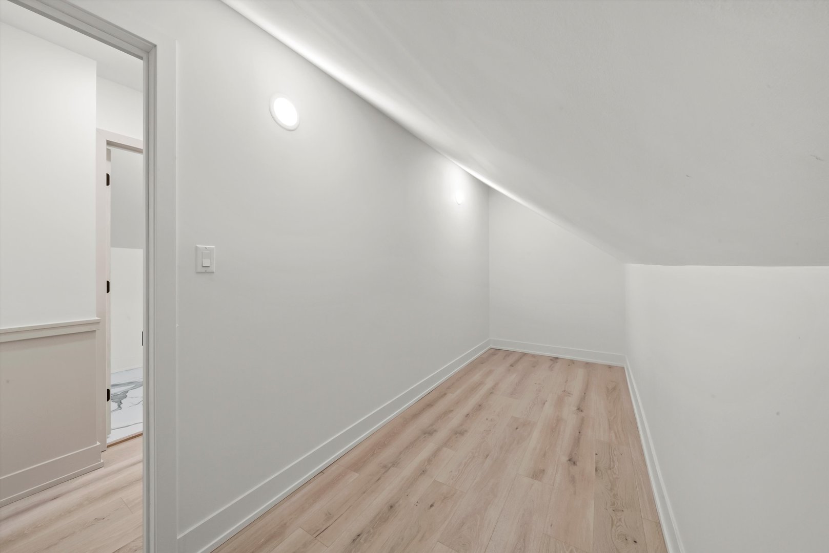 7955 S Colfax Avenue, Chicago, IL 60617