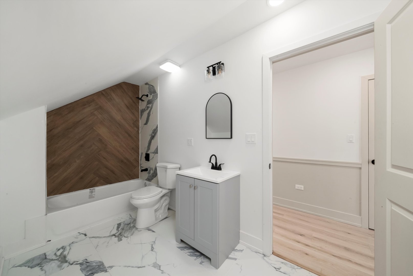 7955 S Colfax Avenue, Chicago, IL 60617