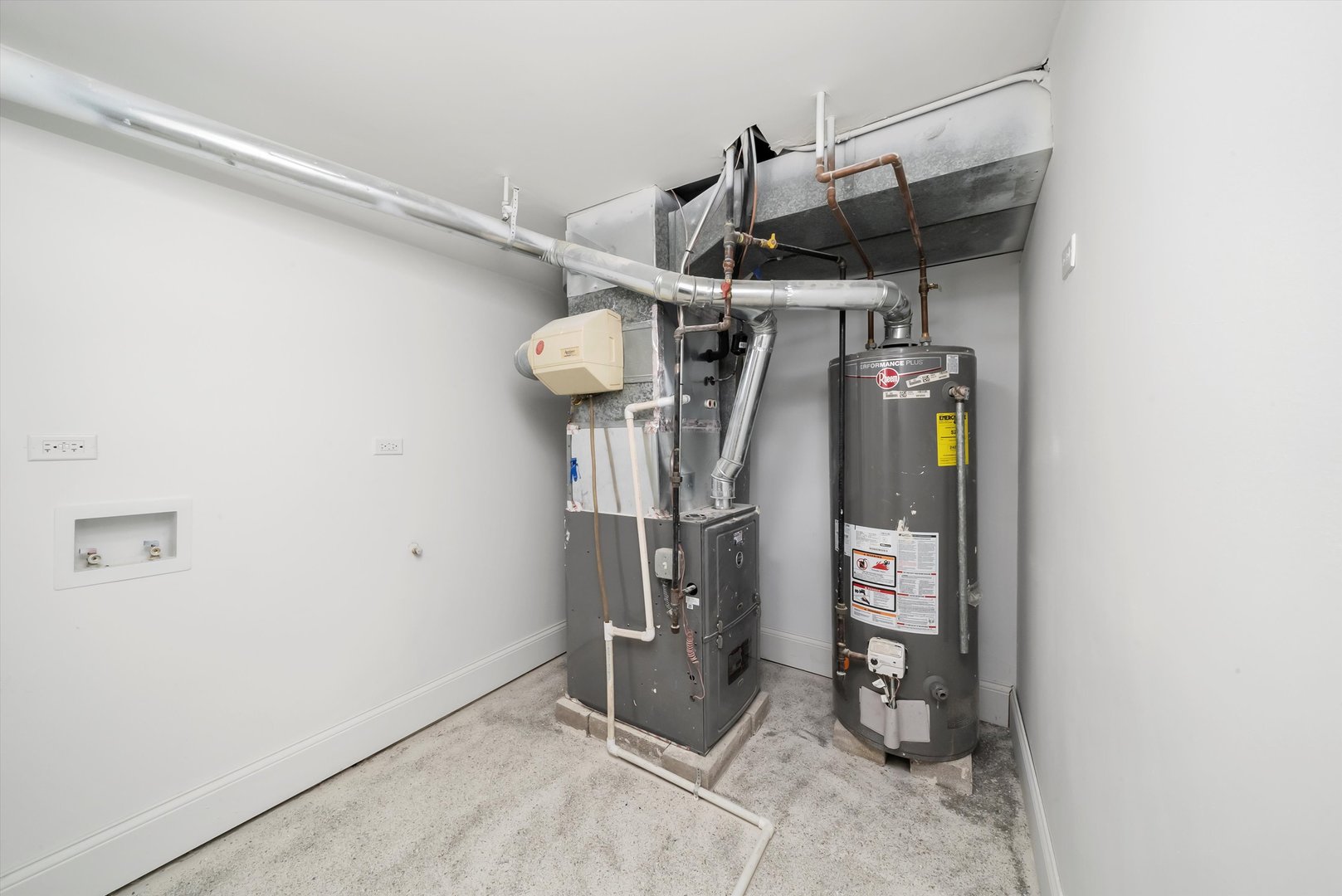 7955 S Colfax Avenue, Chicago, IL 60617