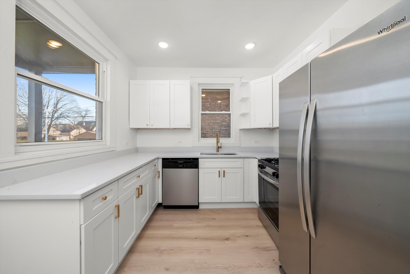 7955 S Colfax Avenue, Chicago, IL 60617