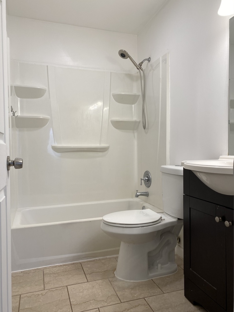 901 Van Buren Court, Vernon Hills, IL 60061