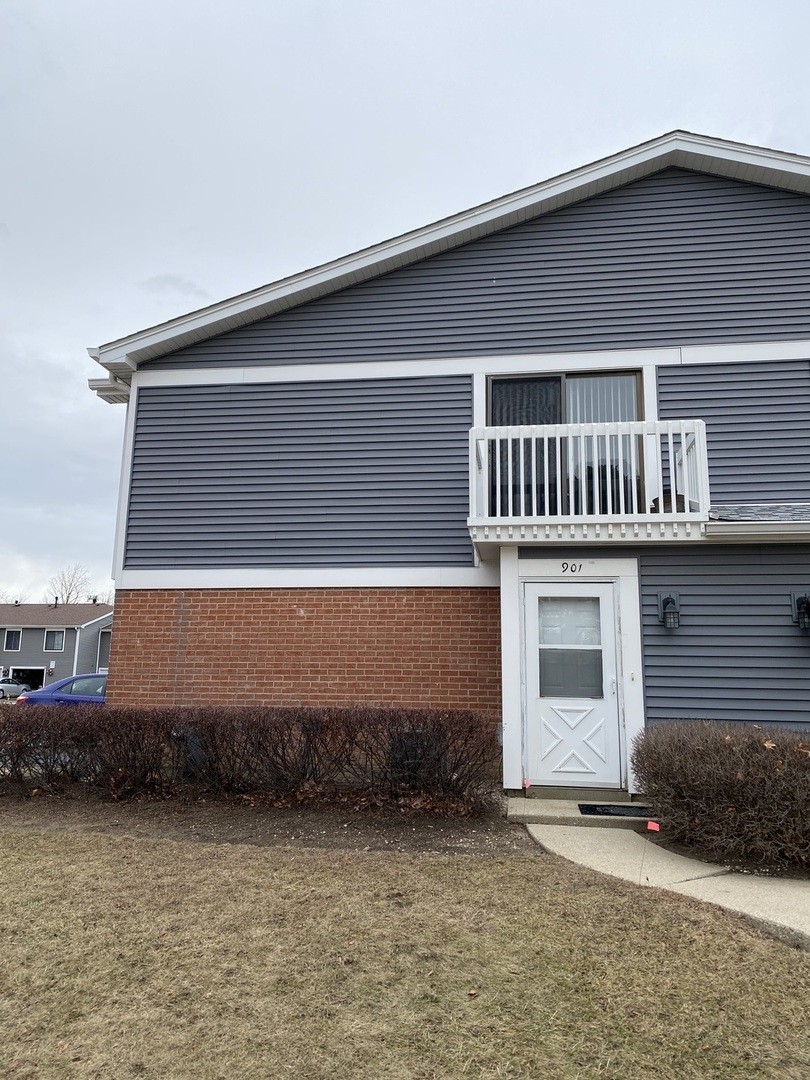 901 Van Buren Court, Vernon Hills, IL 60061