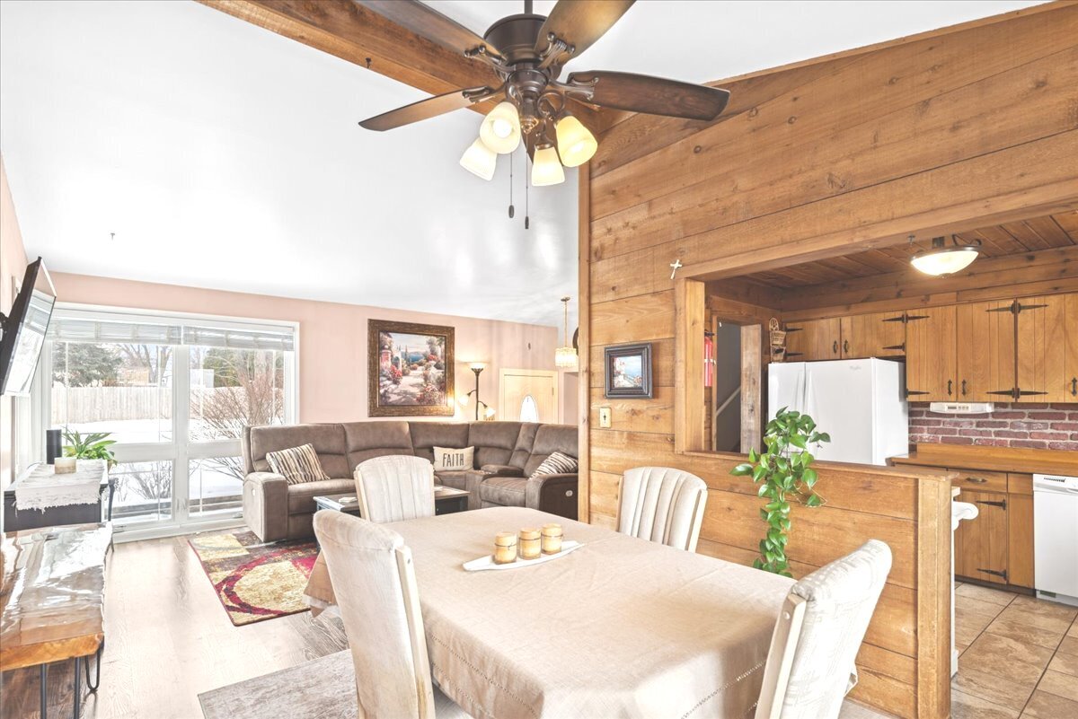 2309 Greenbriar Lane, Lindenhurst, IL 60046