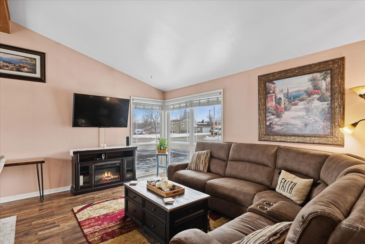 2309 Greenbriar Lane, Lindenhurst, IL 60046