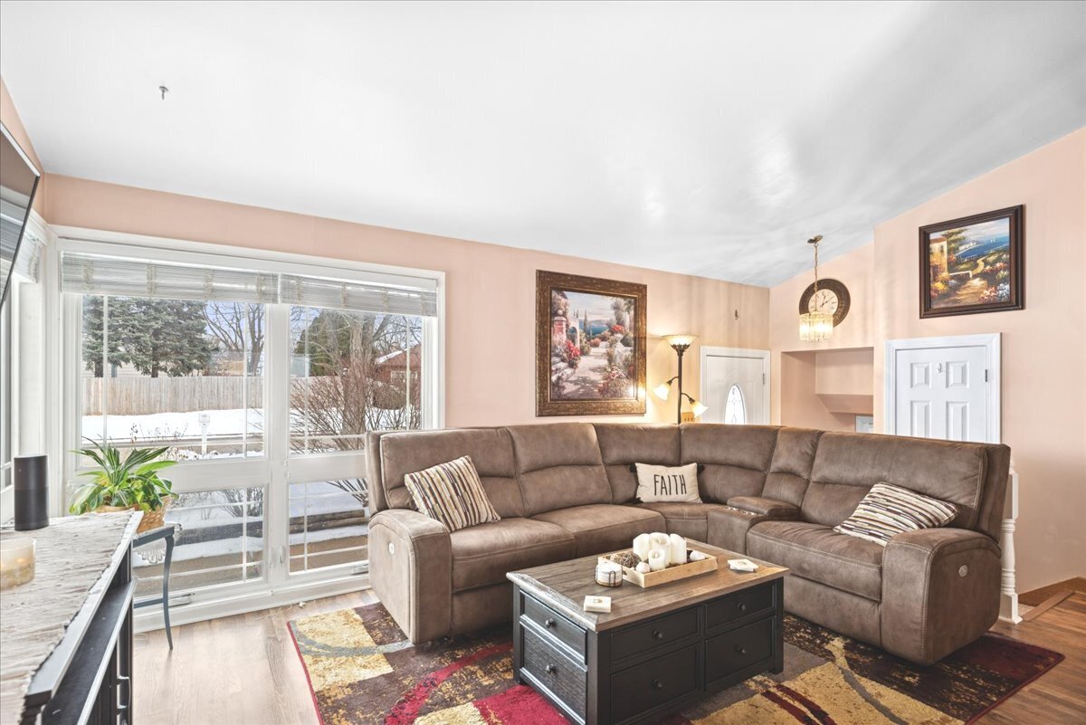 2309 Greenbriar Lane, Lindenhurst, IL 60046