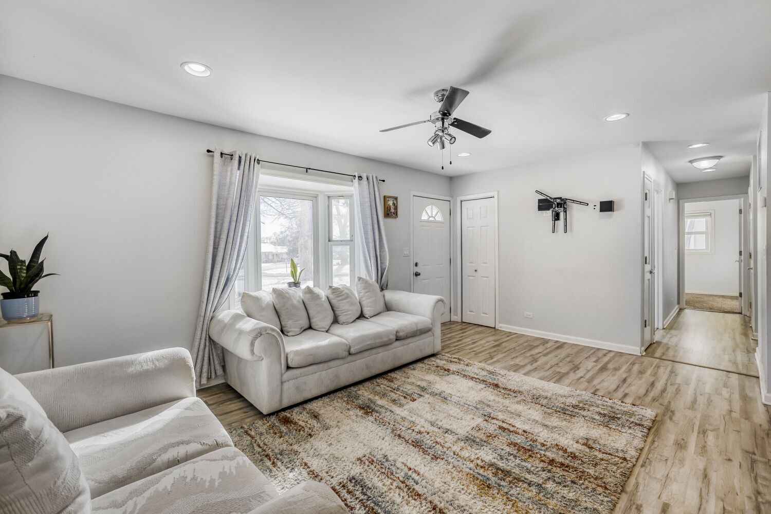 290 Oakwood Drive, Antioch, IL 60002