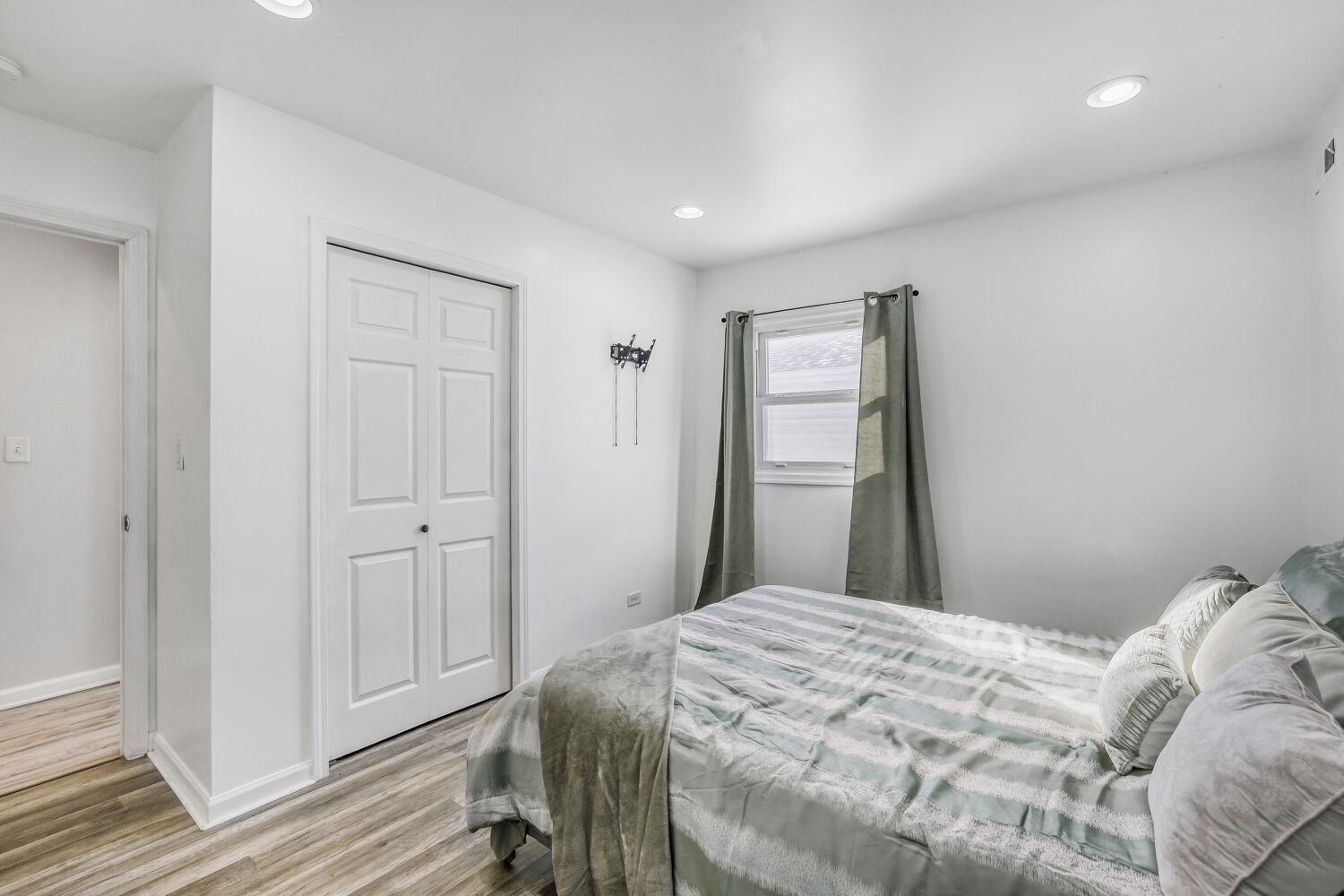 290 Oakwood Drive, Antioch, IL 60002