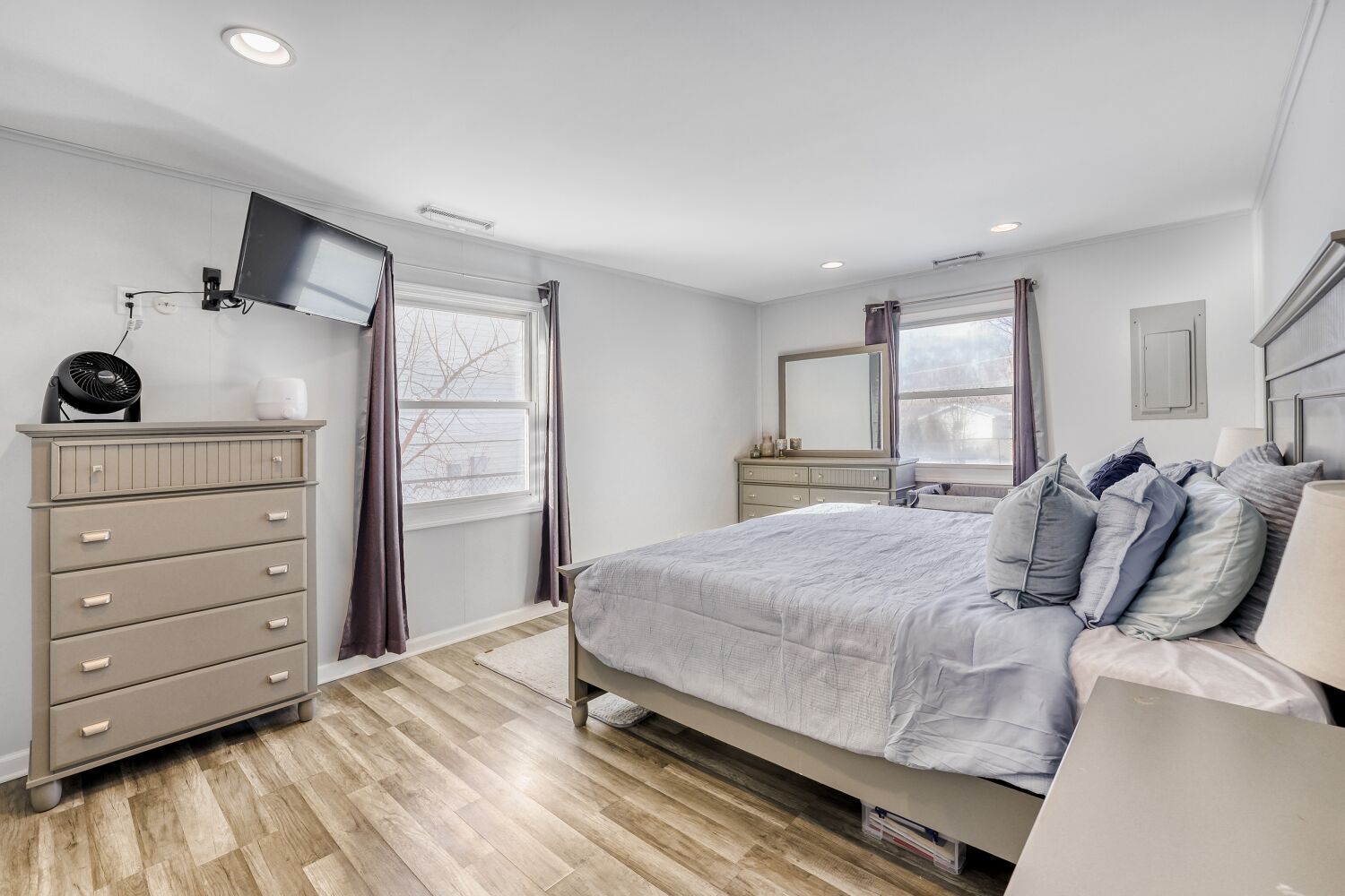 290 Oakwood Drive, Antioch, IL 60002