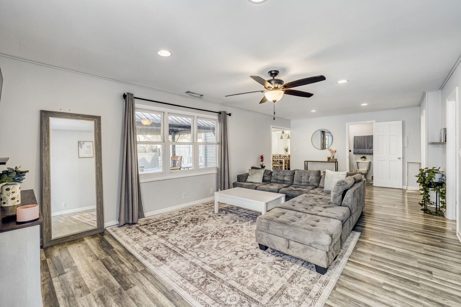 290 Oakwood Drive, Antioch, IL 60002