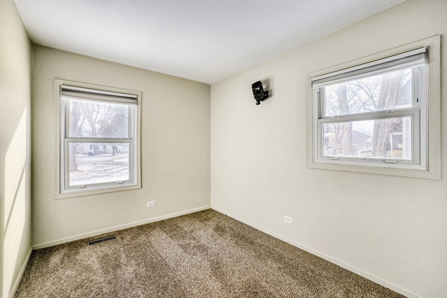 290 Oakwood Drive, Antioch, IL 60002