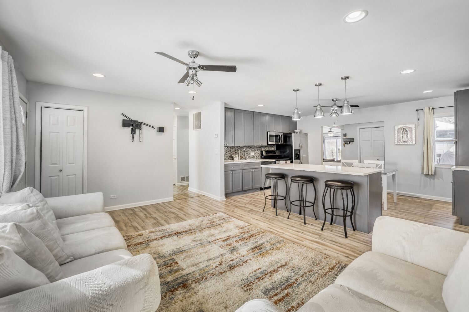 290 Oakwood Drive, Antioch, IL 60002