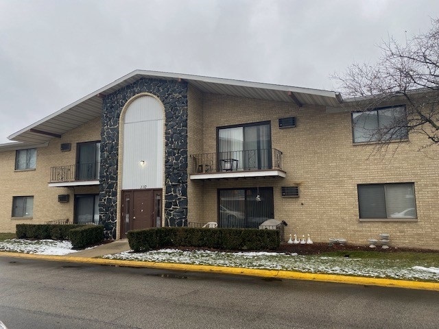 110 W 66th Street #5, Westmont, IL 60559
