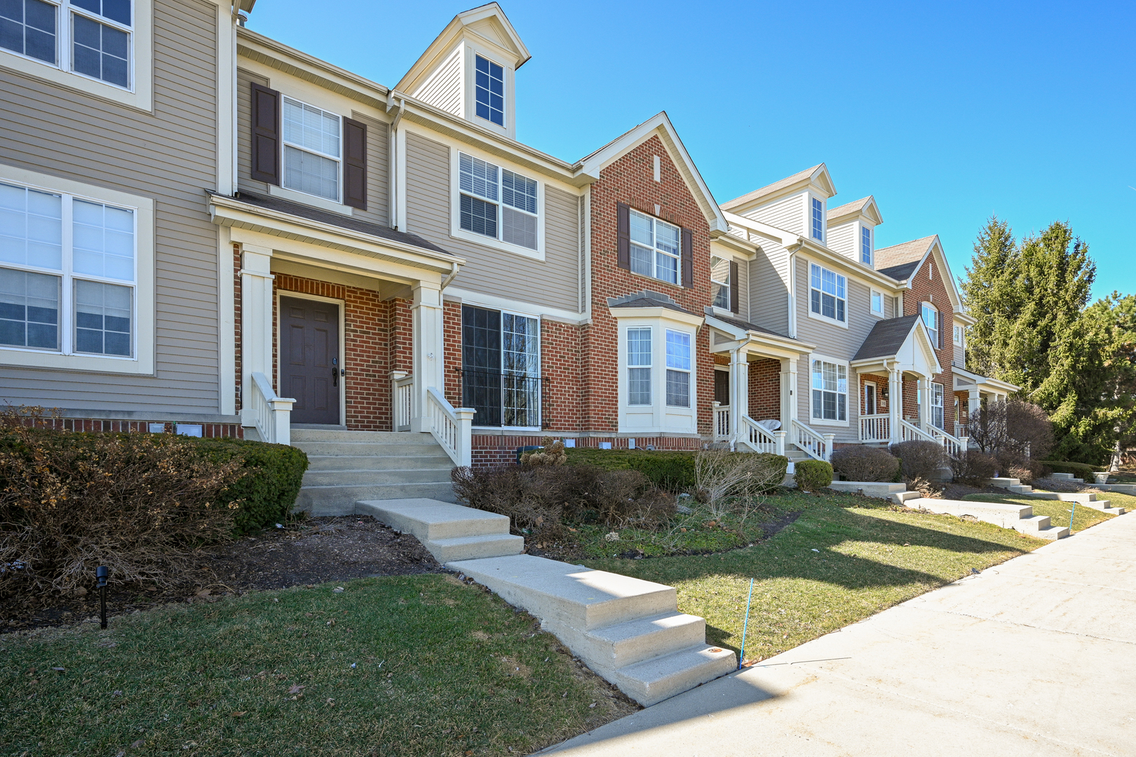 318 S Prospect Avenue, Bartlett, IL 60103