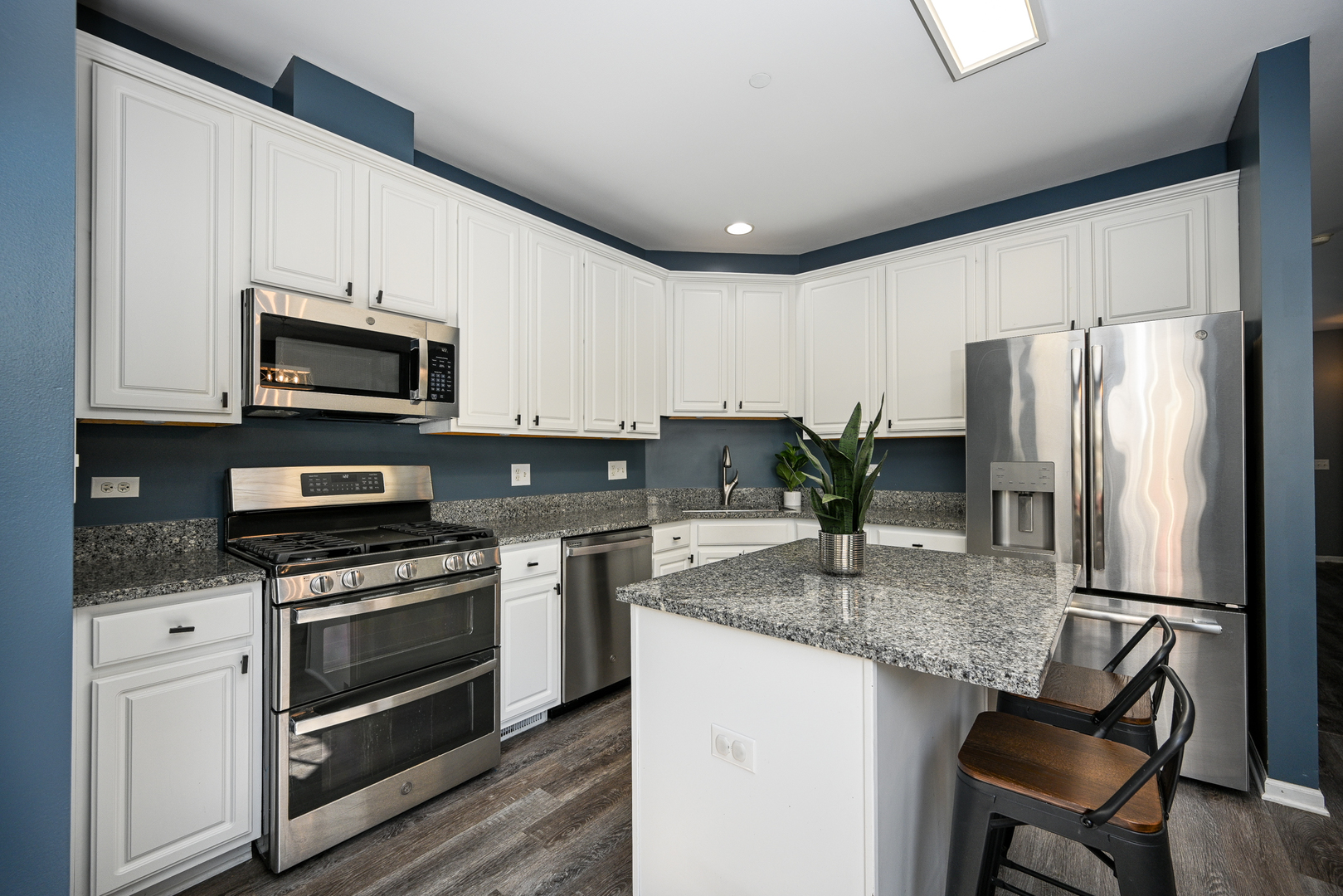 318 S Prospect Avenue, Bartlett, IL 60103