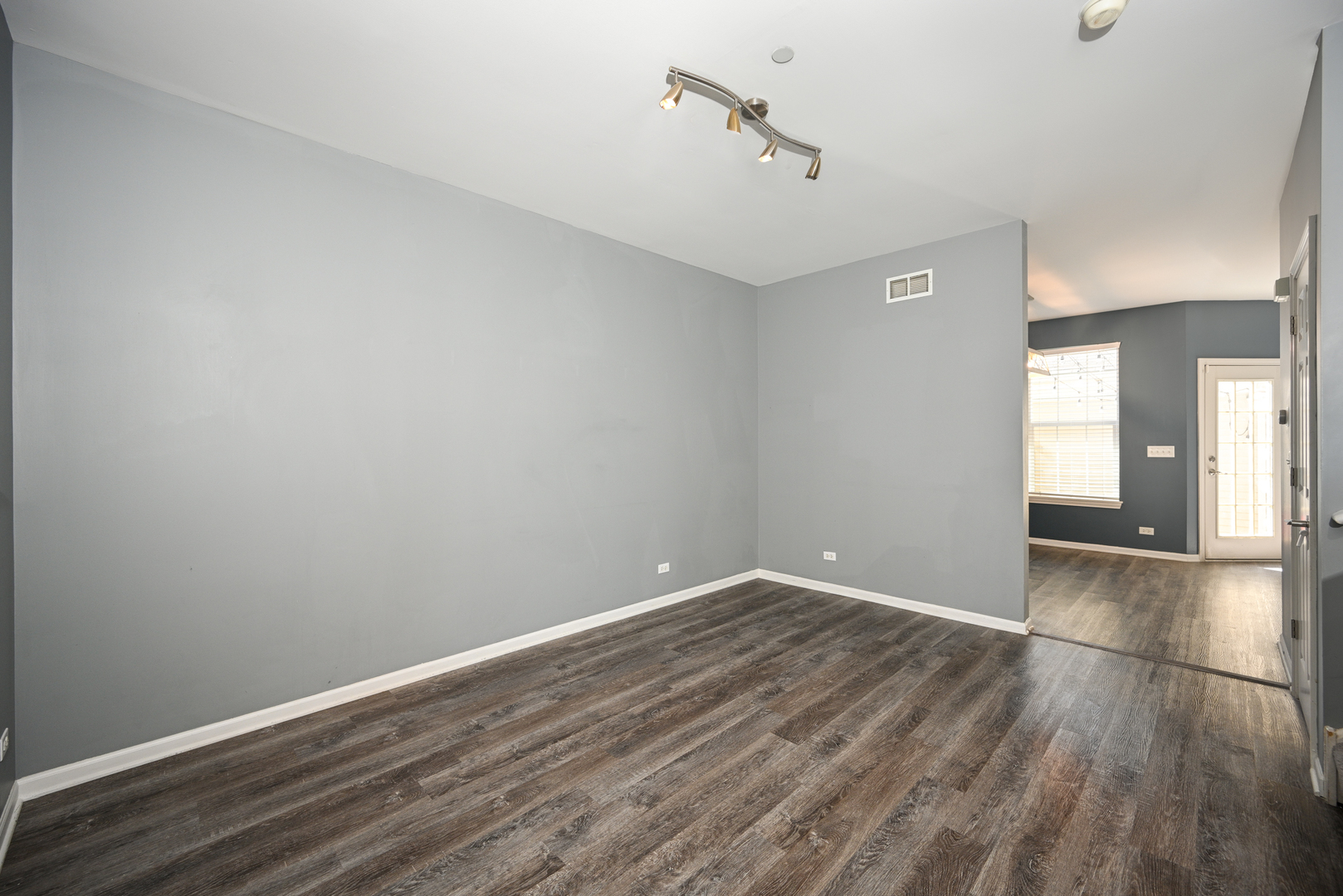 318 S Prospect Avenue, Bartlett, IL 60103