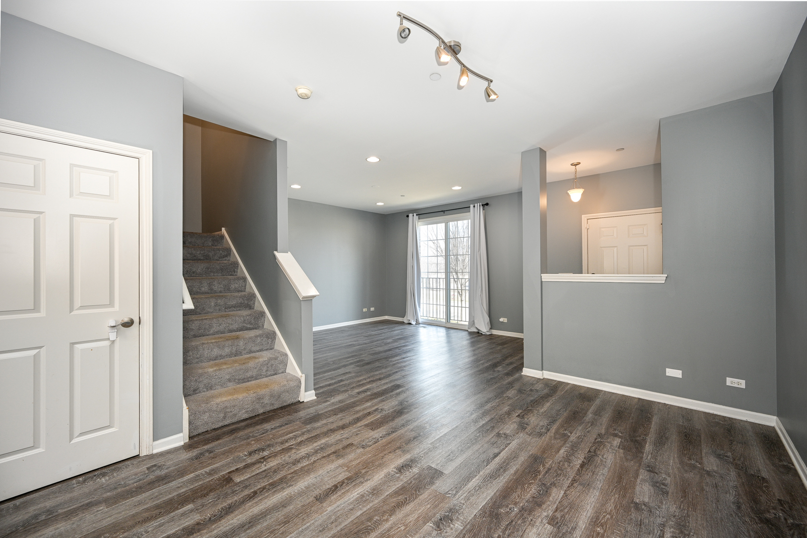 318 S Prospect Avenue, Bartlett, IL 60103