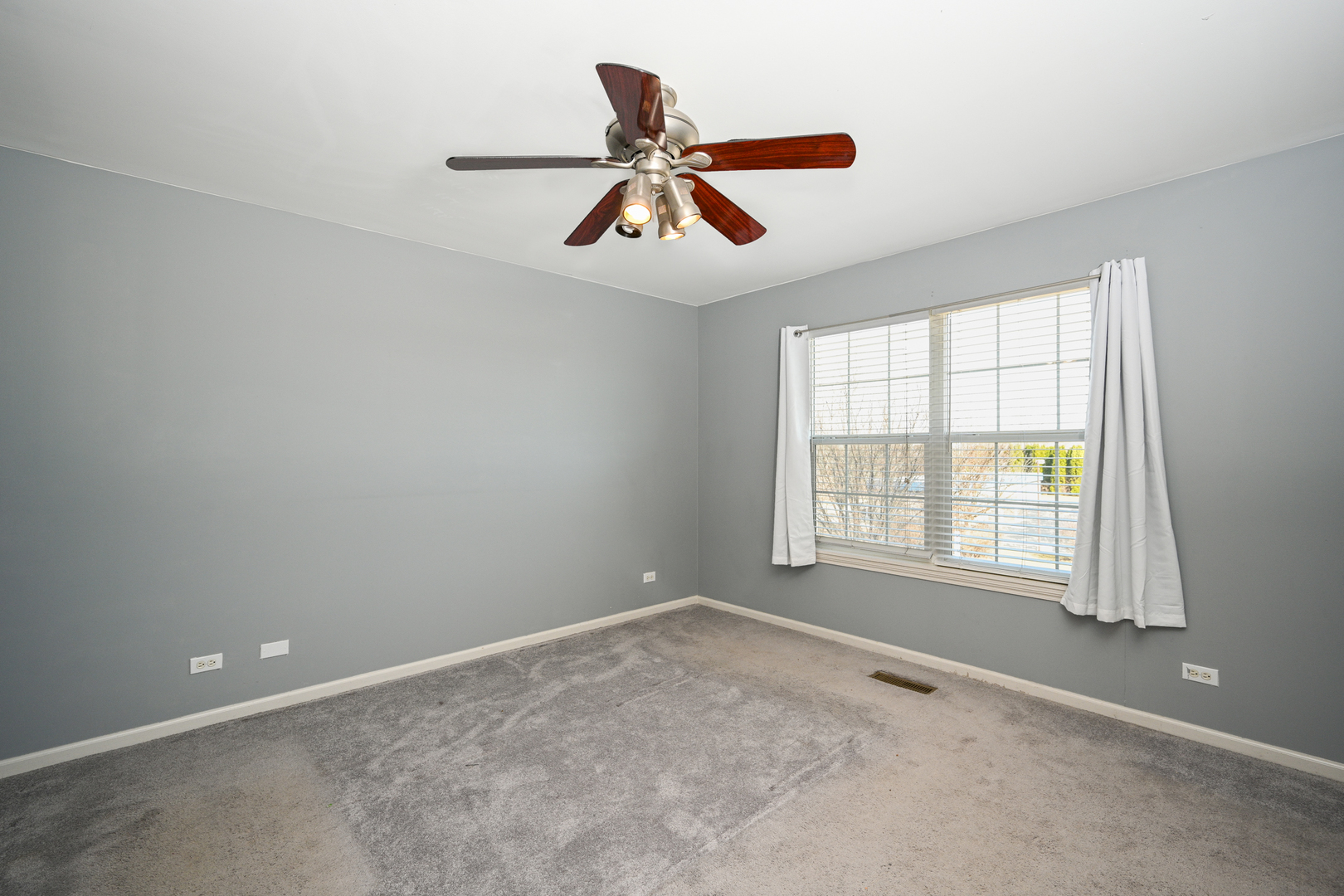 318 S Prospect Avenue, Bartlett, IL 60103