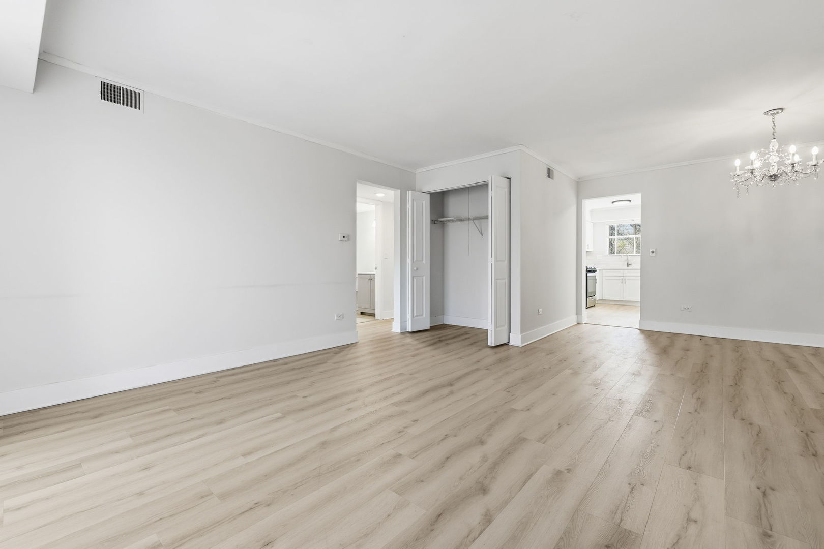 382 oak trails Road #301, Des Plaines, IL 60016