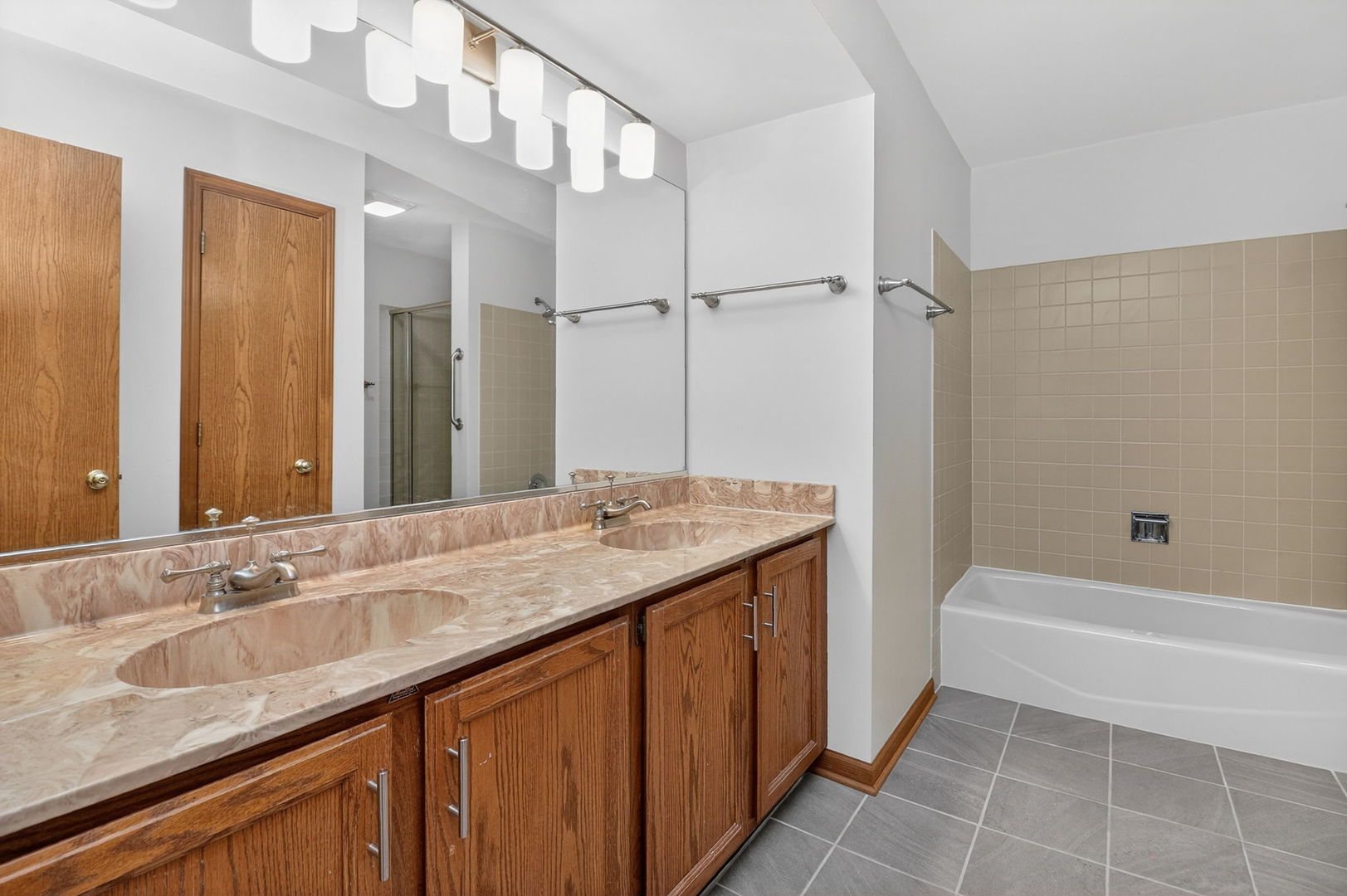 5444 Ashbrook Place, Downers Grove, IL 60515