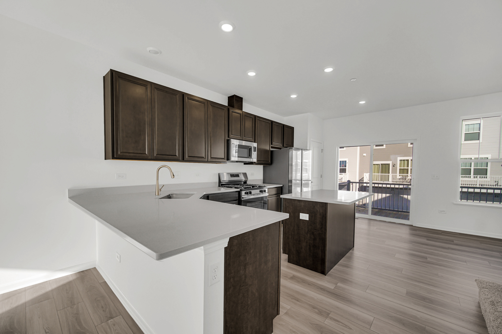 203 Settlers Place #203, West Dundee, IL 60118