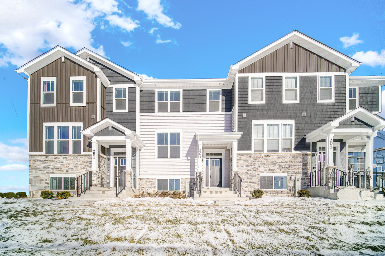 203 Settlers Place #203, West Dundee, IL 60118