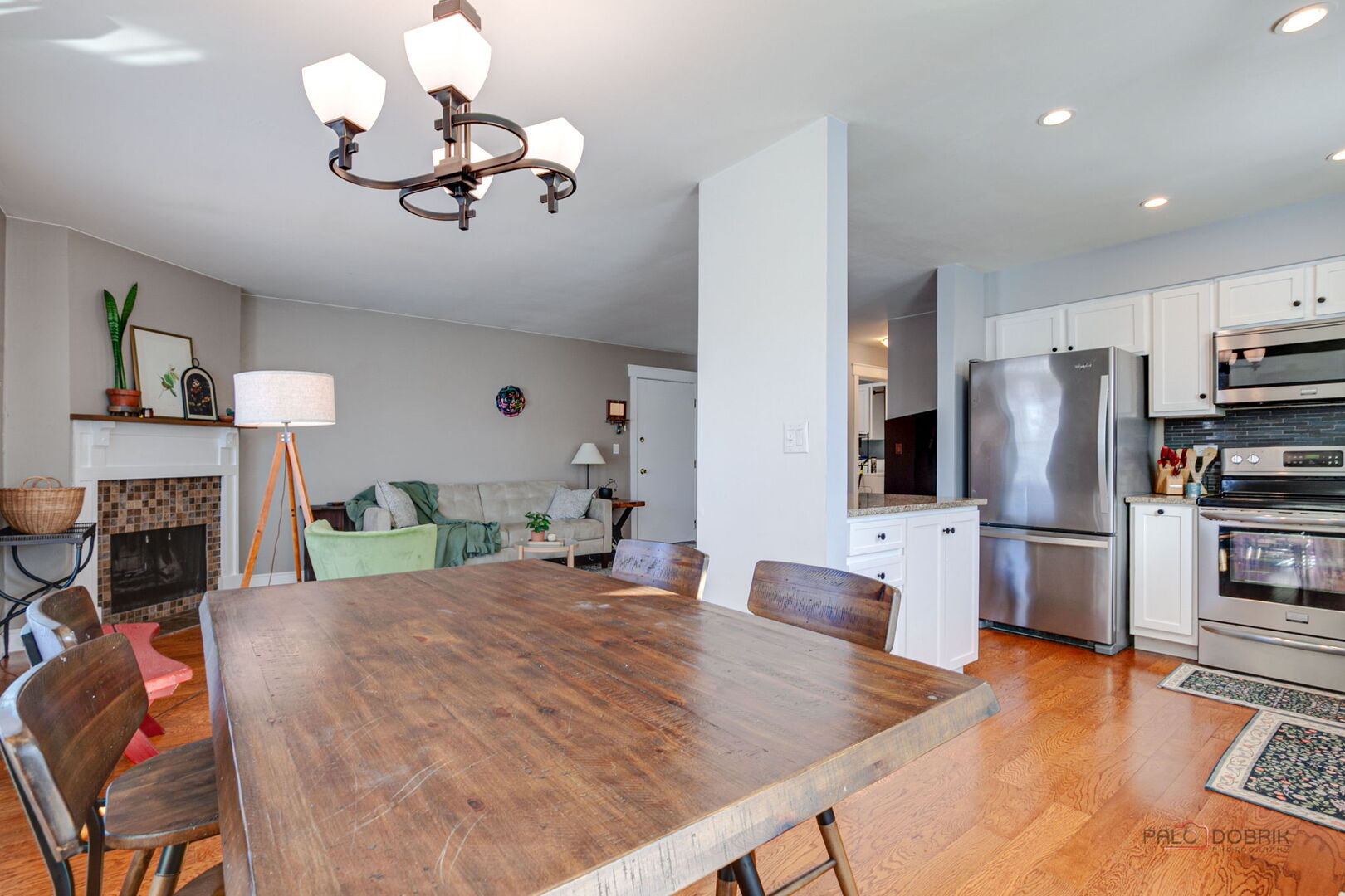 737 Garfield Avenue #B, Libertyville, IL 60048