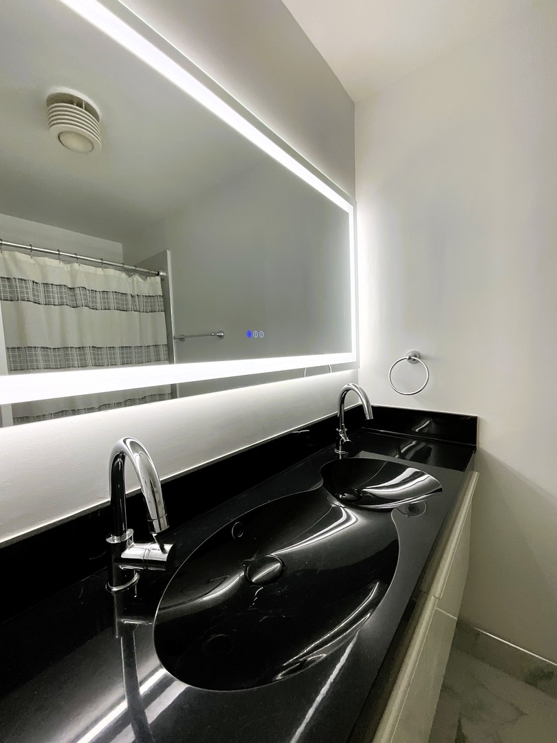 230 E Ontario Street #1206, Chicago, IL 60611