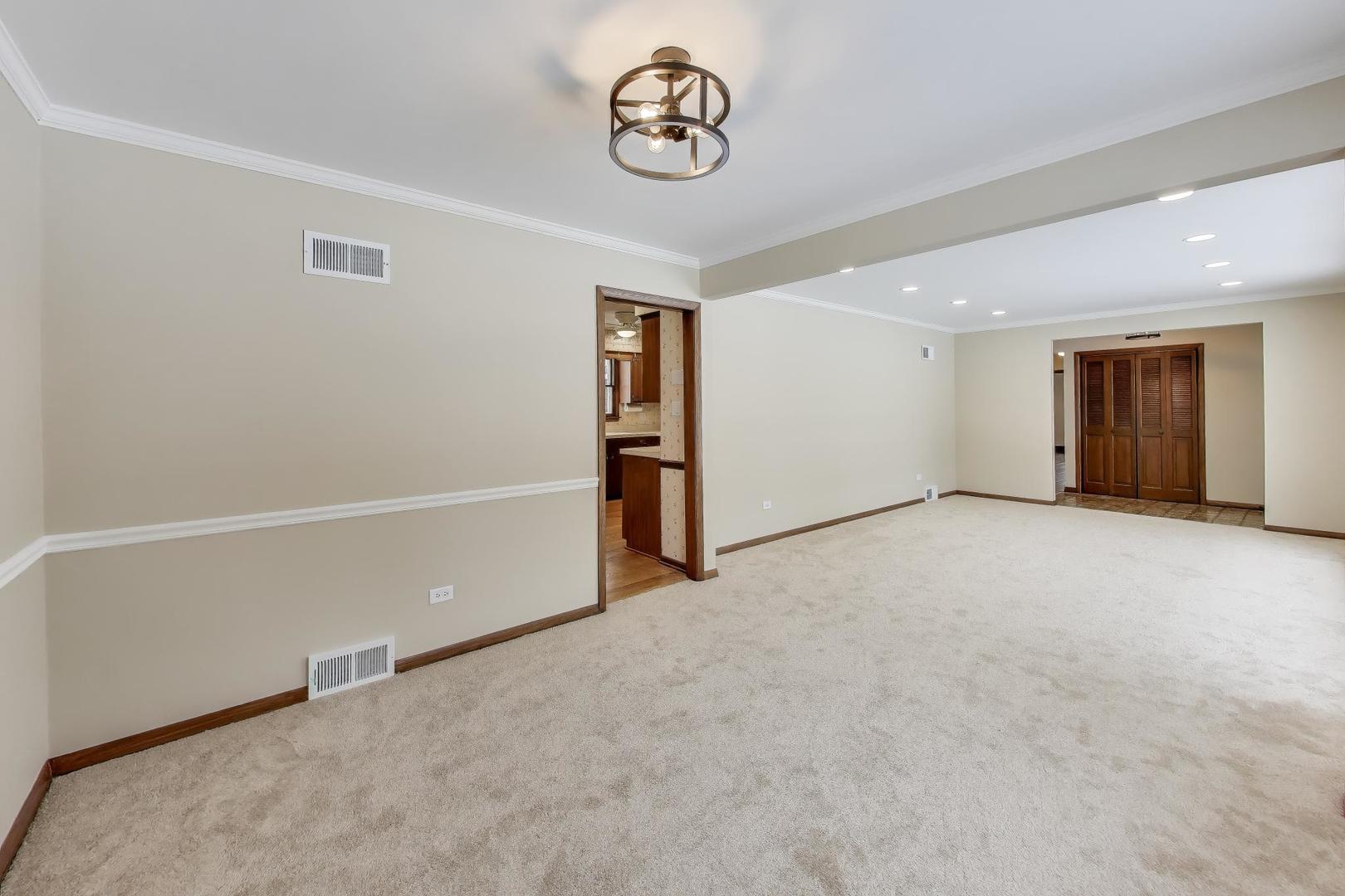 12111 S 68th Court, Palos Heights, IL 60463