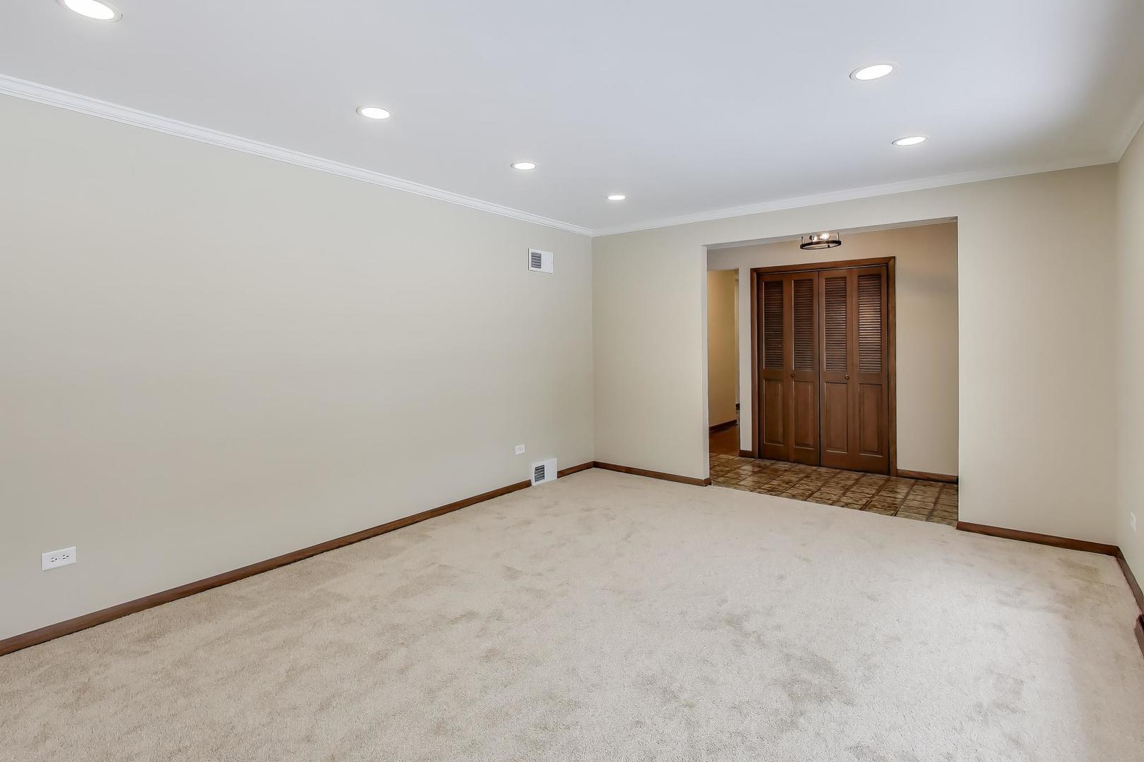 12111 S 68th Court, Palos Heights, IL 60463