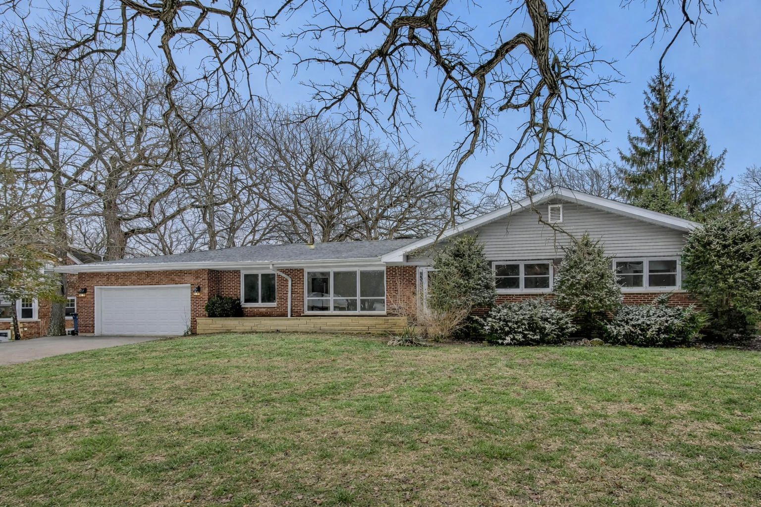 12111 S 68th Court, Palos Heights, IL 60463