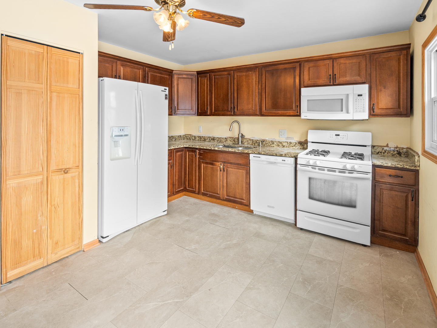 525 Glen Avenue, Romeoville, IL 60446