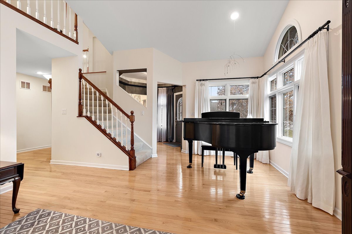 16815 Crystal Court, Tinley Park, IL 60477