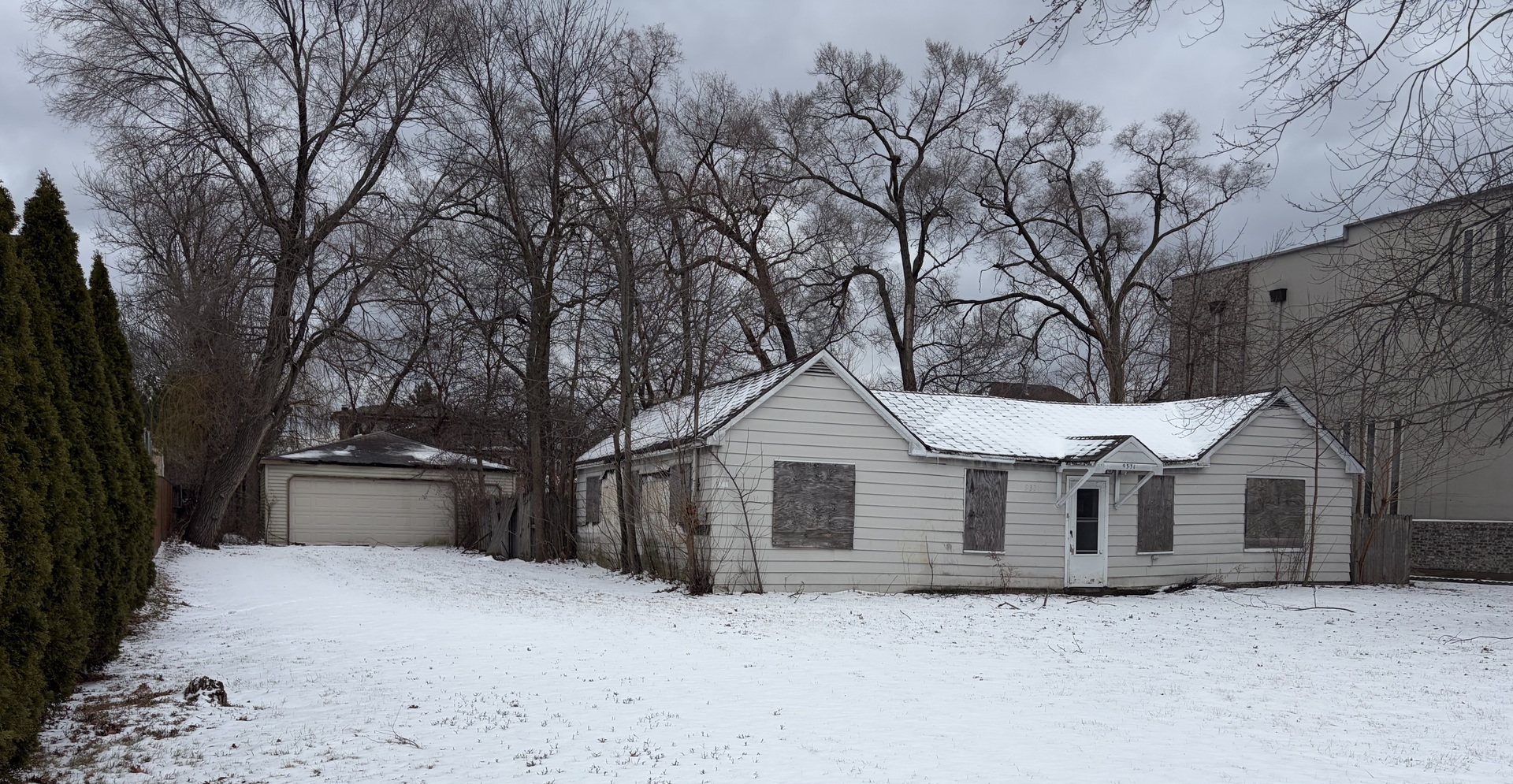 9331 Knight Avenue, Des Plaines, IL 60016