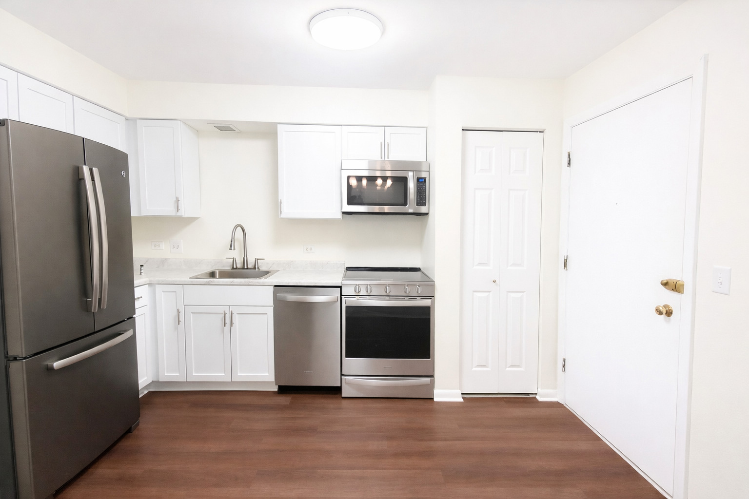 2331 Ogden Avenue #4, Downers Grove, IL 60515