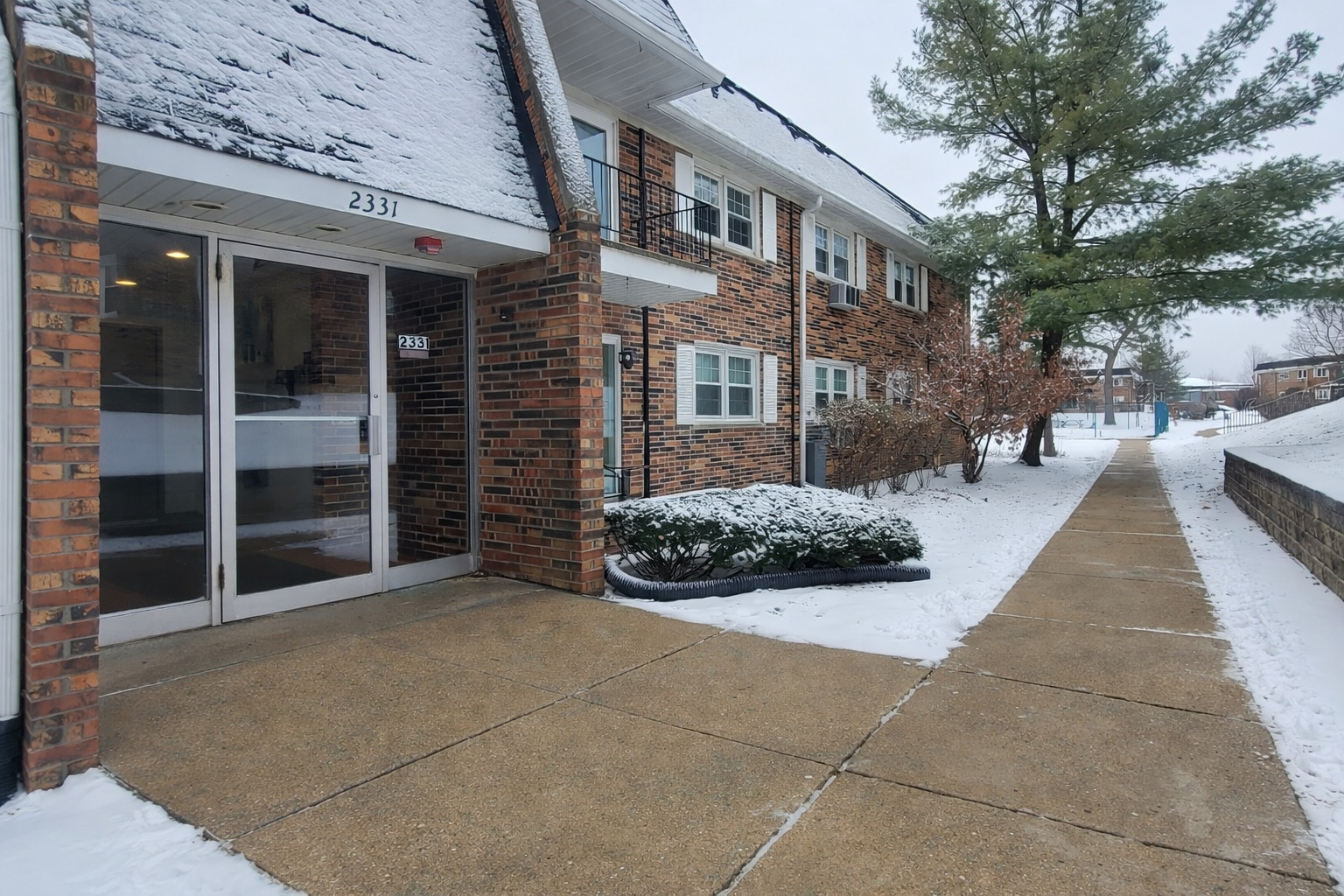 2331 Ogden Avenue #4, Downers Grove, IL 60515