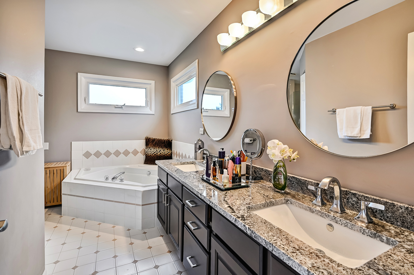 1770 W Windmill Court, Addison, IL 60101