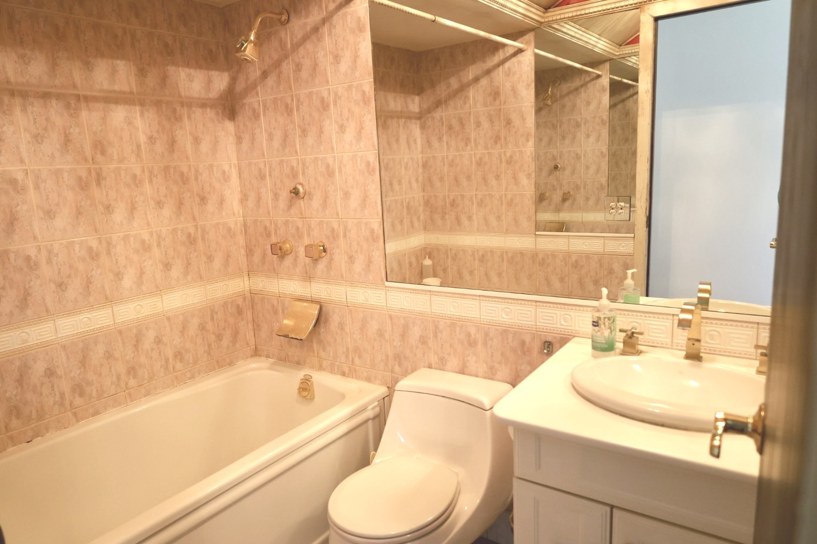 1516 W Sudeenew Drive, Johnsburg, IL 60051