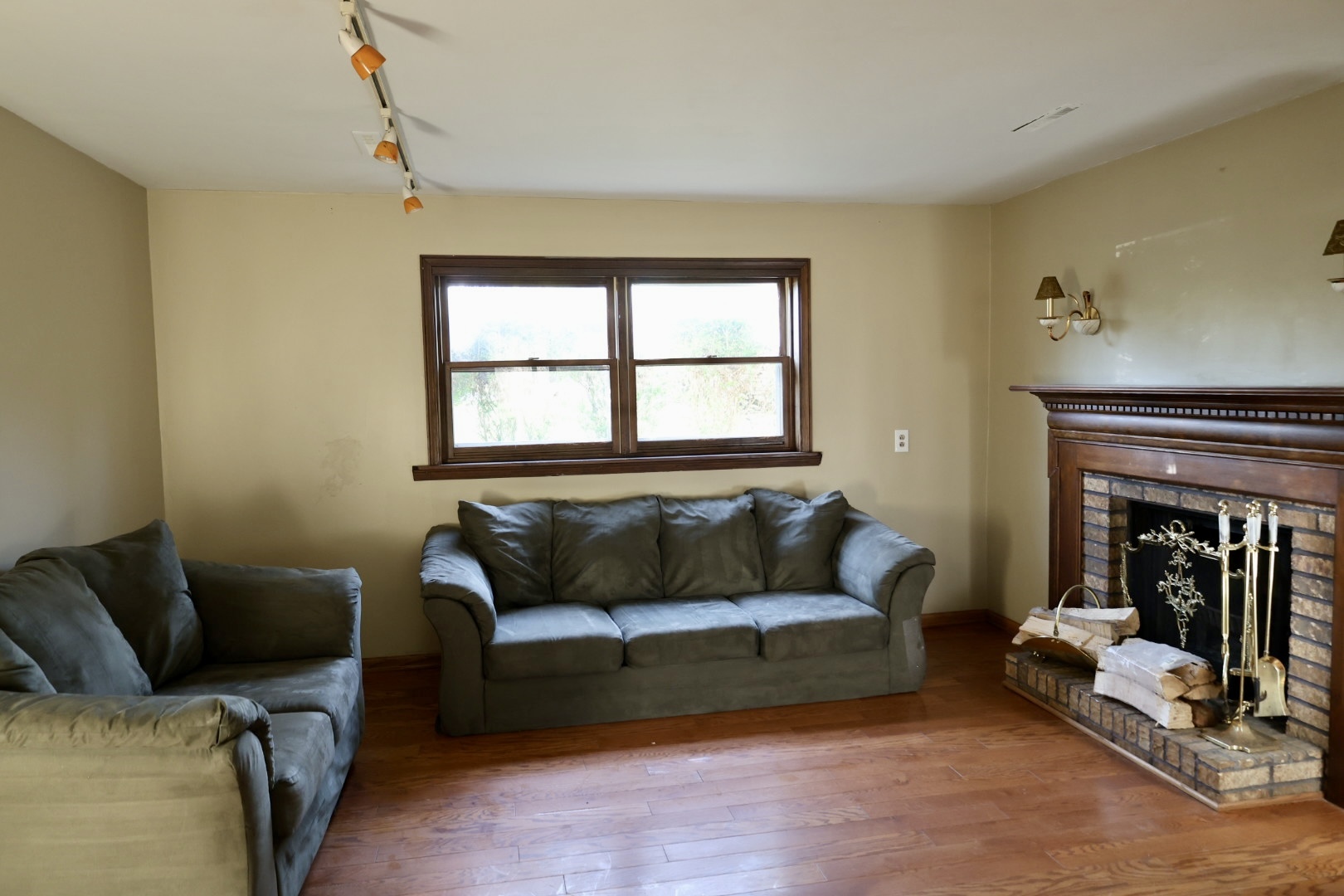 1516 W Sudeenew Drive, Johnsburg, IL 60051