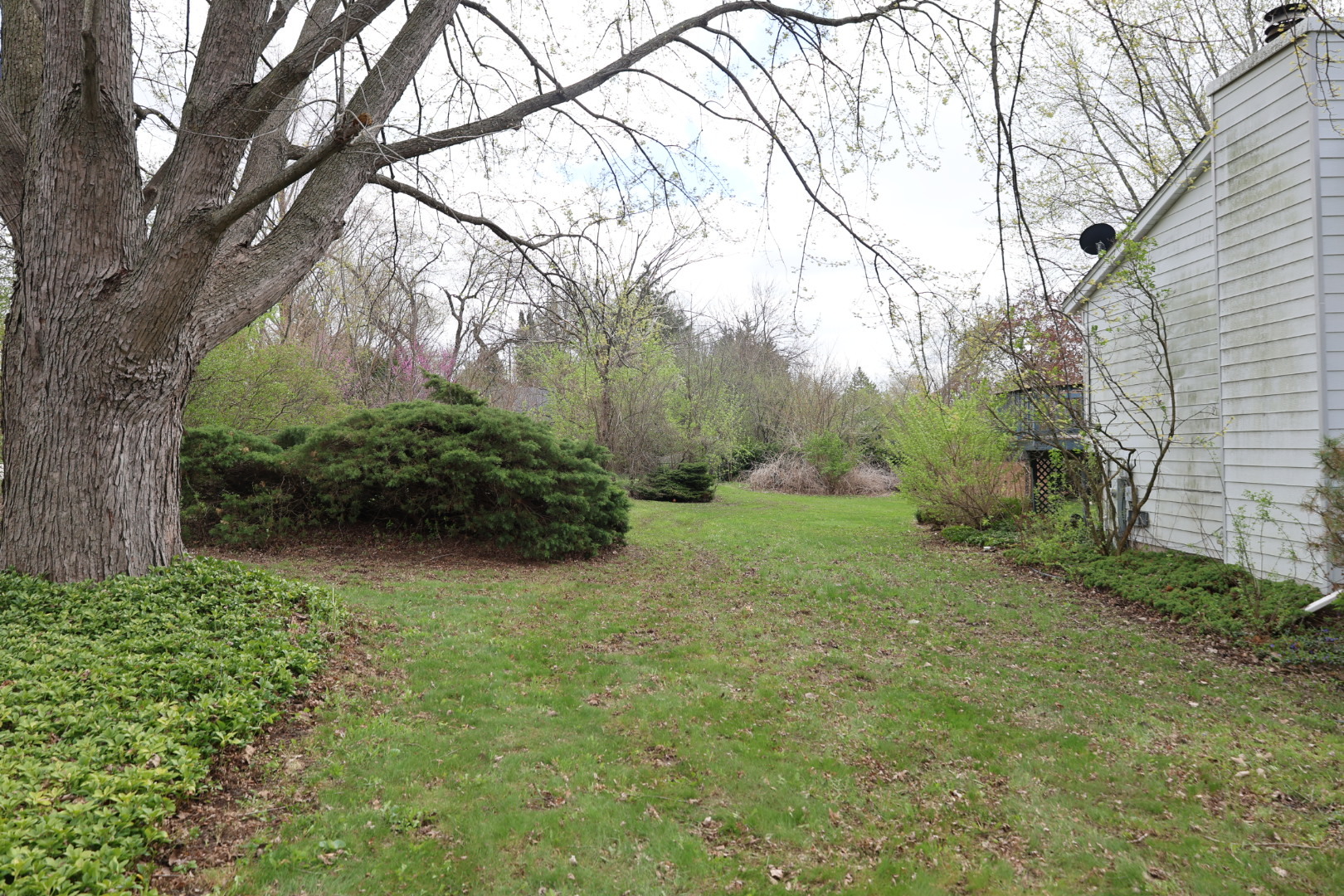 1516 W Sudeenew Drive, Johnsburg, IL 60051