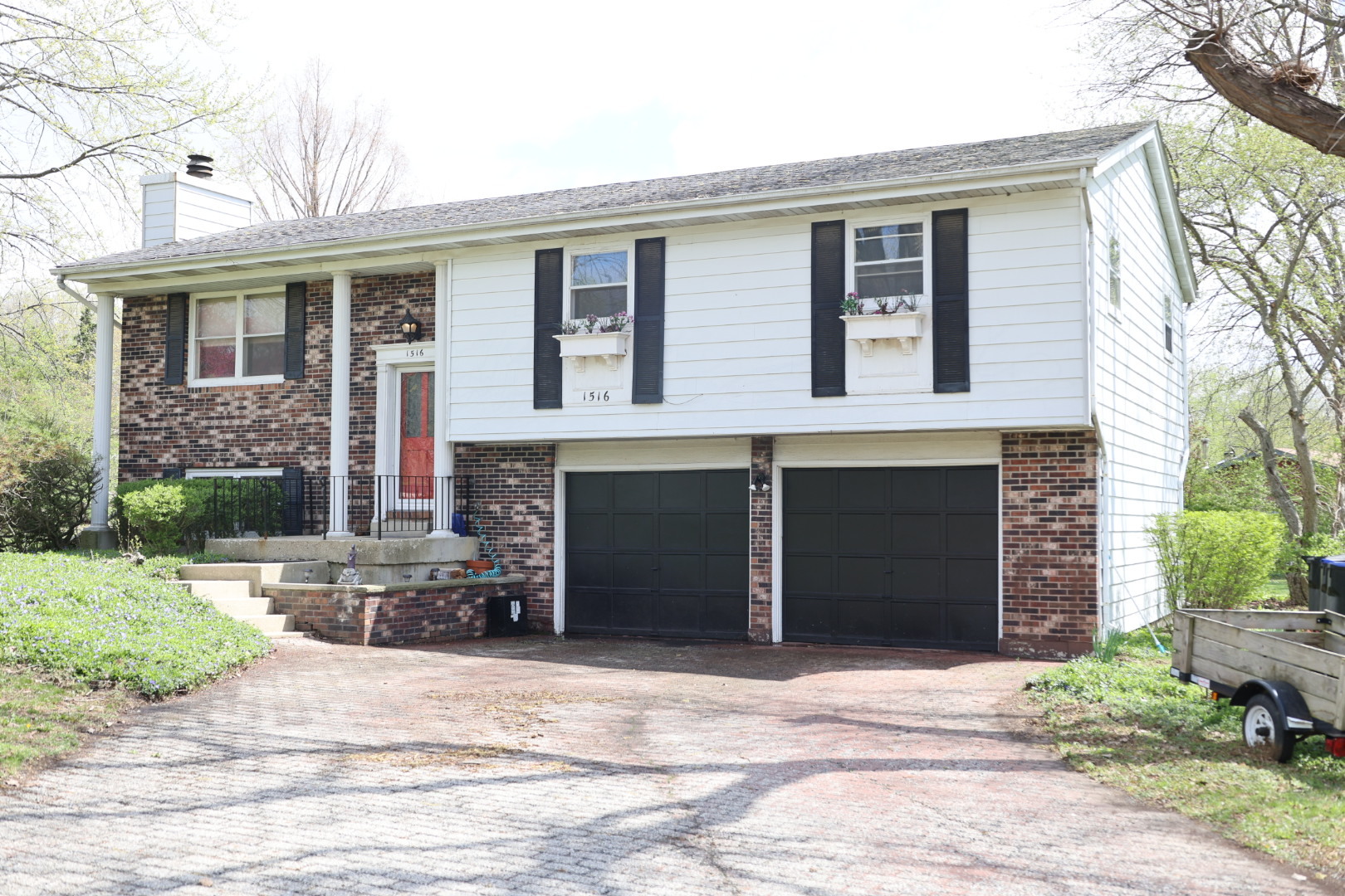 1516 W Sudeenew Drive, Johnsburg, IL 60051