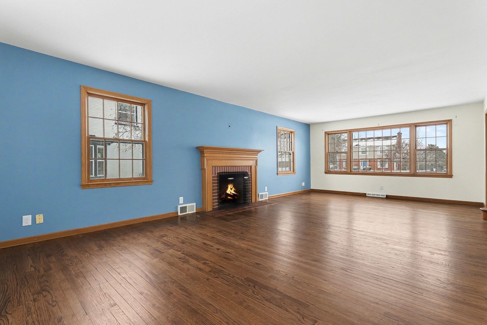 33 S Canterbury Road, Aurora, IL 60506