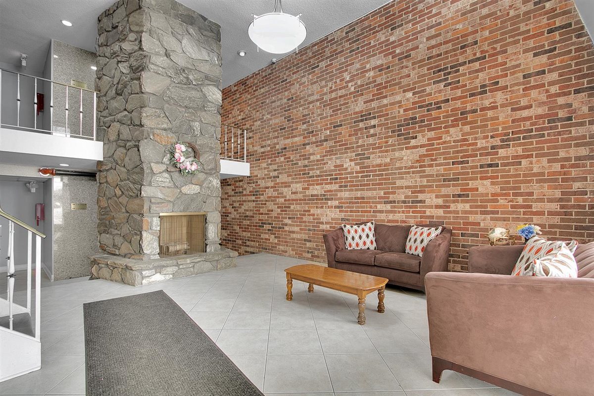 850 S Lorraine Road #3B, Wheaton, IL 60189