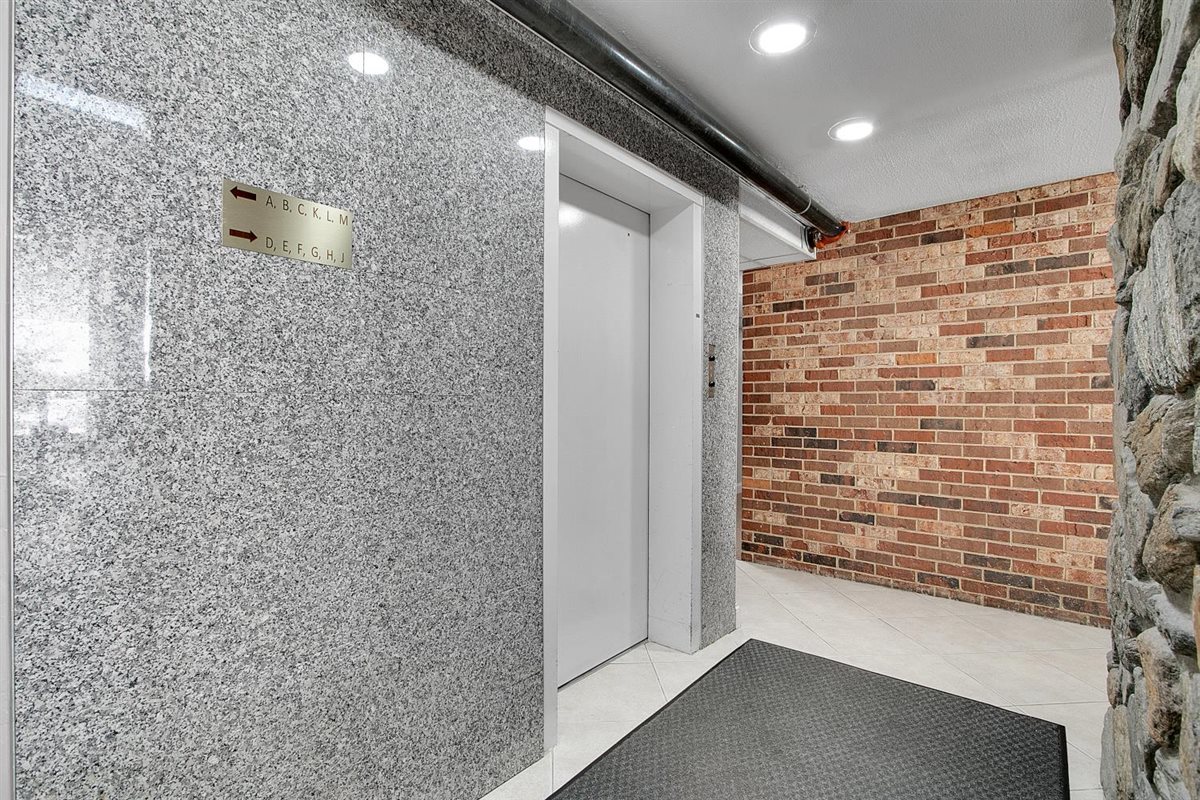 850 S Lorraine Road #3B, Wheaton, IL 60189