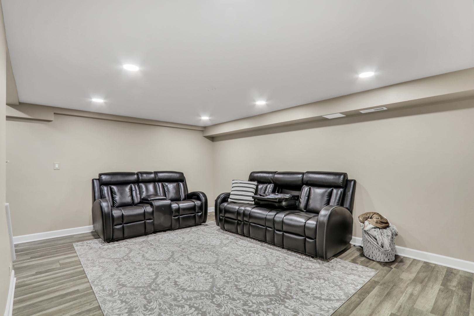 658 White Court, Gurnee, IL 60031