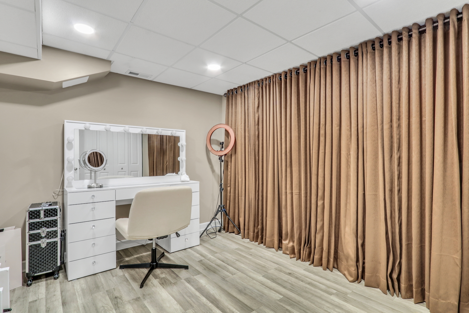 658 White Court, Gurnee, IL 60031