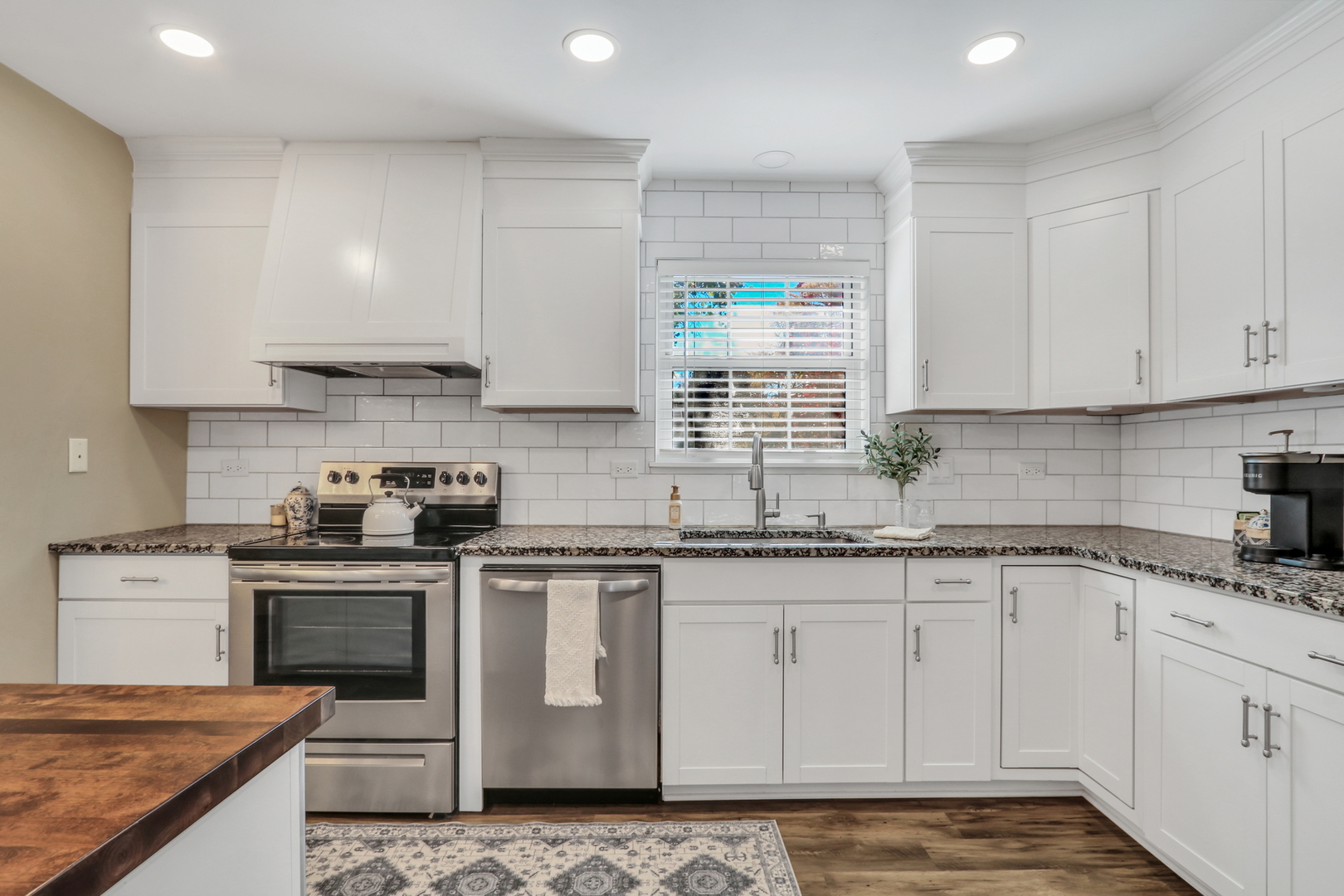 658 White Court, Gurnee, IL 60031