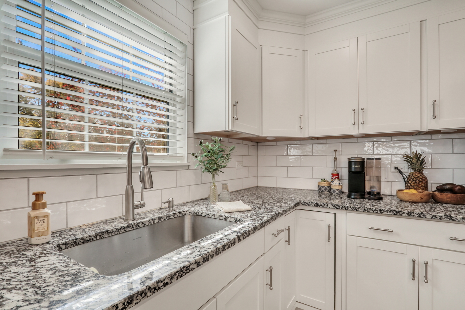 658 White Court, Gurnee, IL 60031