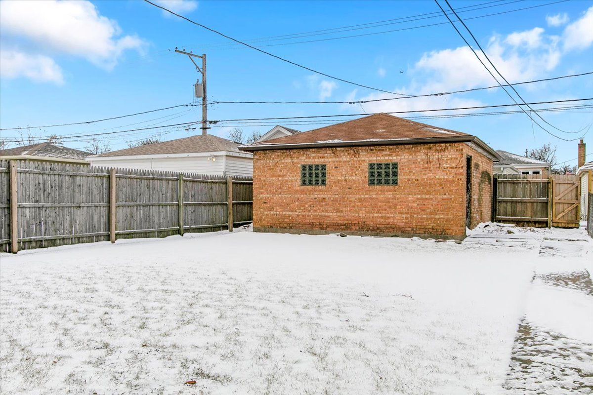 6226 N Springfield Avenue, Chicago, IL 60659